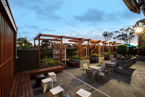 Nightcap At Keysborough Hotel - Darwin Holiday 9