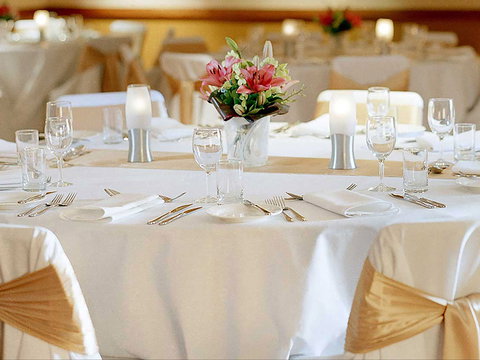 Novotel Canberra - Darwin Holiday 6