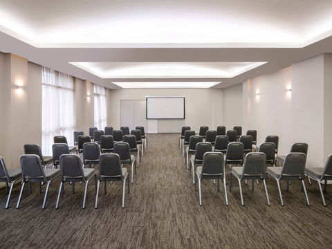 Mercure Newcastle - Darwin Holiday 16