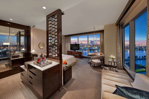 Crown Towers Perth - Darwin Holiday 9