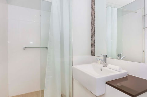 Astra Apartments Perth - Darwin Holiday 4