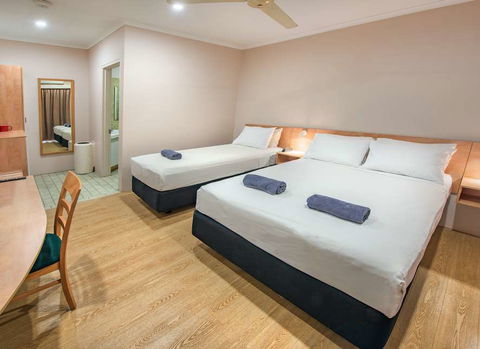 Contour Hotel - Darwin Holiday 6