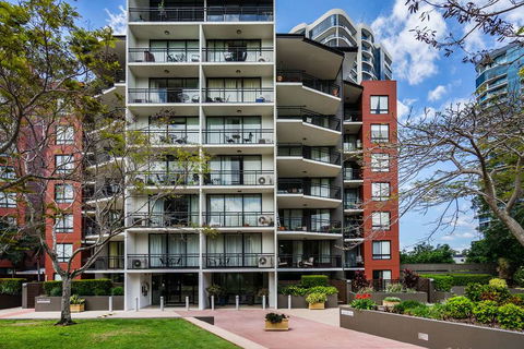 The Docks On Goodwin - Darwin Holiday 0