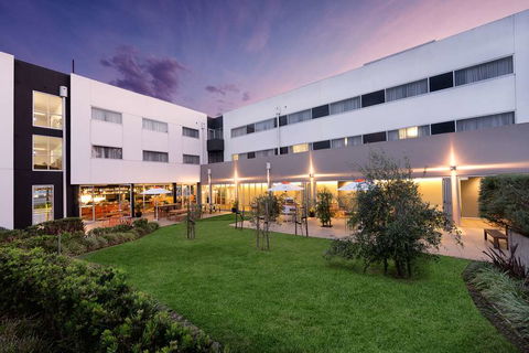 Atura Dandenong - Darwin Holiday 1