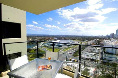 Mantra Broadbeach On The Park - Darwin Holiday 1