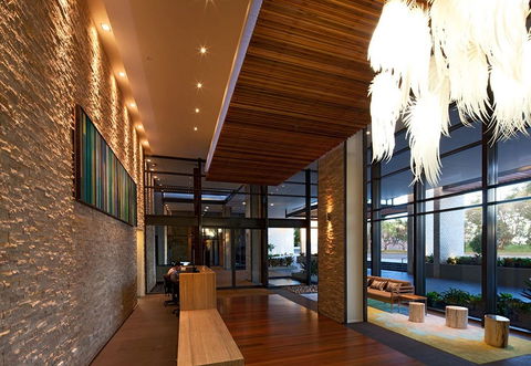 Oaks Mon Komo - Darwin Holiday 1