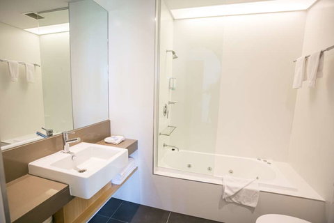 Alpha Hotel Eastern Creek - Darwin Holiday 4