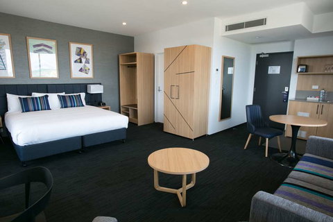 Alpha Hotel Eastern Creek - Darwin Holiday 15
