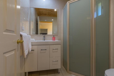 Black Gold Country Cabins and Motel - Darwin Holiday 3