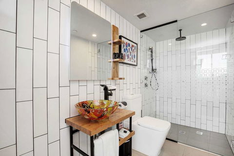 The Constance - Darwin Holiday 8