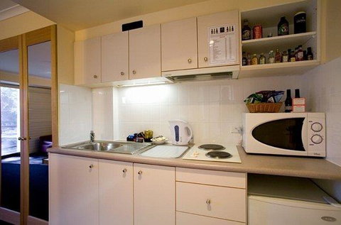 Capital Executive Apt Hotel Canberra - Darwin Holiday 9