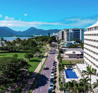 Holiday Inn Cairns Harbourside - Darwin Holiday