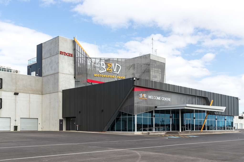 Elwomple SA Darwin Holiday