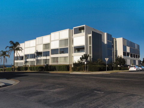 Oaks Lure - Darwin Holiday 0