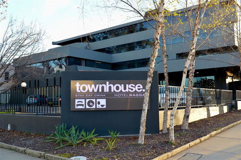 Townhouse Hotel, Wagga - Darwin Holiday 0