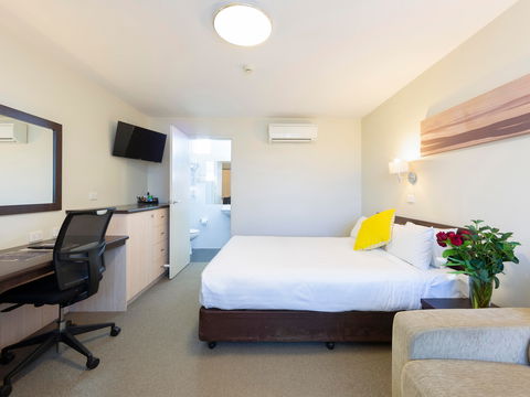 ibis Styles Canberra Tall Trees - Darwin Holiday 1