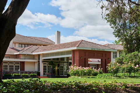 Hotel Kurrajong Canberra - Darwin Holiday 0