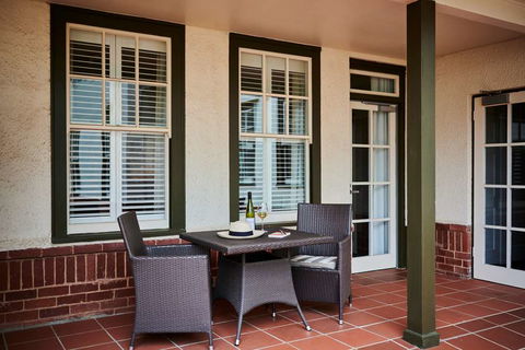 Hotel Kurrajong Canberra - Darwin Holiday 1