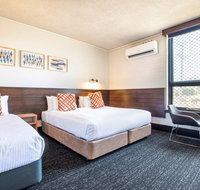 Nightcap At Glengala Hotel - Darwin Holiday