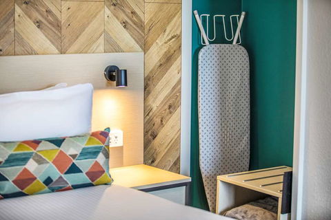 Nightcap At Sylvania Hotel - Darwin Holiday 0