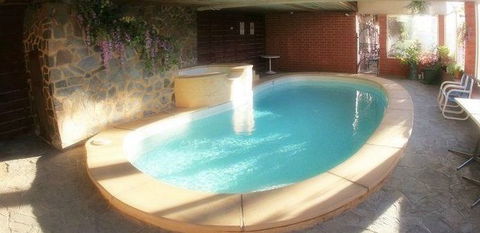 Granada Motor Inn Adelaide - Darwin Holiday 0