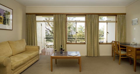 University House - ANU - Darwin Holiday 4