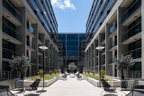 Avenue Hotel Canberra - Darwin Holiday 7