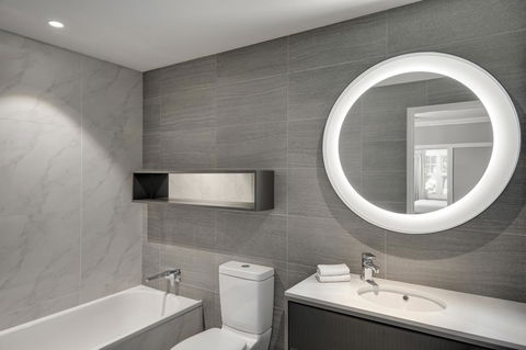 Hotel Kurrajong Canberra - Darwin Holiday 6