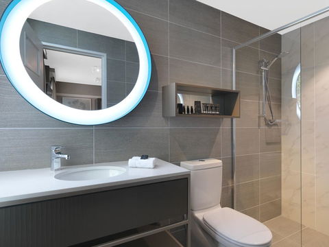 Hotel Kurrajong Canberra - Darwin Holiday 15