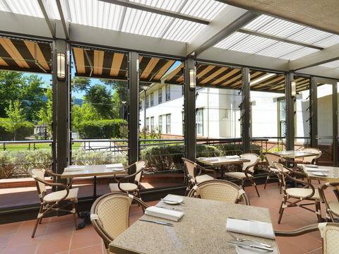 Hotel Kurrajong Canberra - Darwin Holiday 24