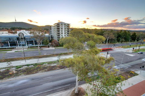 IQ Smart Apartments 704 Braddon ACT - Darwin Holiday 6