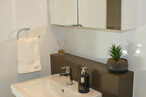 Modern Executive Apt@Barton*1BR*WiFi*Gym*Secure Parking*Canberra - Darwin Holiday 3