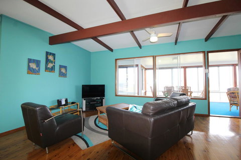 Bally High, 20 Dulconghi Street - Darwin Holiday 14