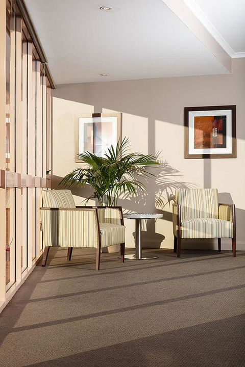 Quality Hotel Dickson - Darwin Holiday 24