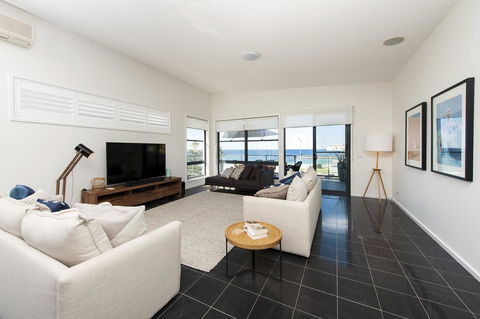 Mollymook Beachfront Penthouse 9 - Darwin Holiday 1