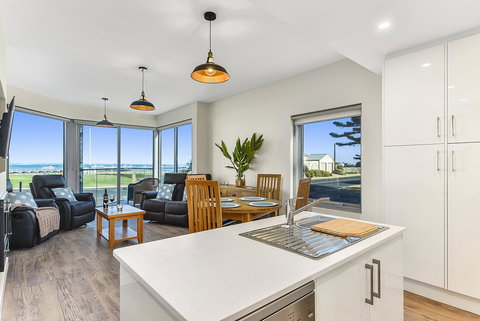 Bonnies Of Beachport - Darwin Holiday 13