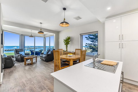 Bonnies Of Beachport - Darwin Holiday 40