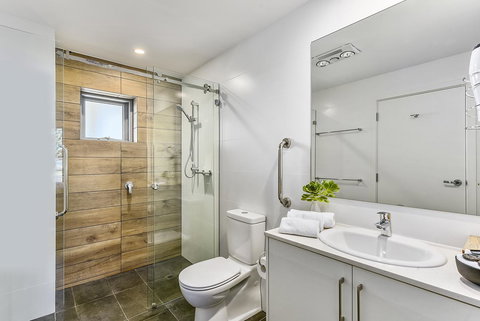 Bonnies Of Beachport - Darwin Holiday 21