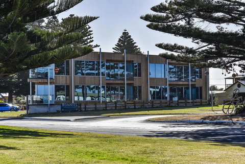 Bonnies Of Beachport - Darwin Holiday 25