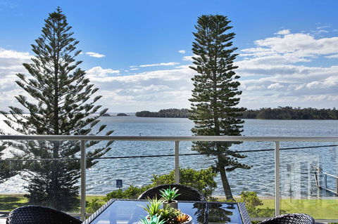 Lakeside Waterfront Apartment The Entrance - Darwin Holiday 29