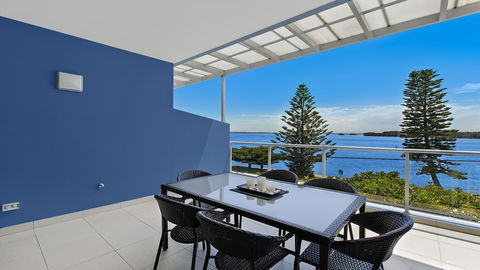 Lakeside Waterfront Apartment The Entrance - Darwin Holiday 32