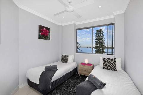 Lakeside Waterfront Apartment The Entrance - Darwin Holiday 9