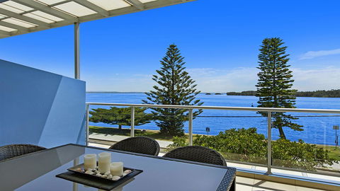 Lakeside Waterfront Apartment The Entrance - Darwin Holiday 0
