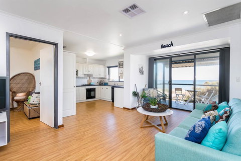 Blissful Beachfront Beachouse - Darwin Holiday 7