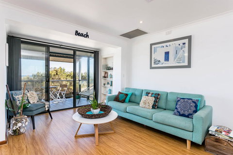 Blissful Beachfront Beachouse - Darwin Holiday 6