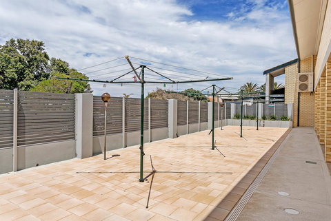 Blissful Beachfront Beachouse - Darwin Holiday 18