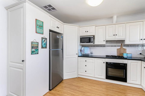 Blissful Beachfront Beachouse - Darwin Holiday 9