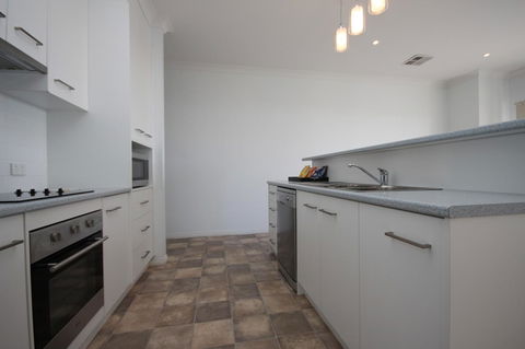 Wallaroo Marina Apartments - Darwin Holiday 24