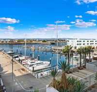 Port Adelaide Executive Waterfront Apartment - Darwin Holiday
