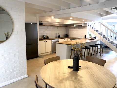 The Loft - Beautiful Central Barossa Apartment - Darwin Holiday 6